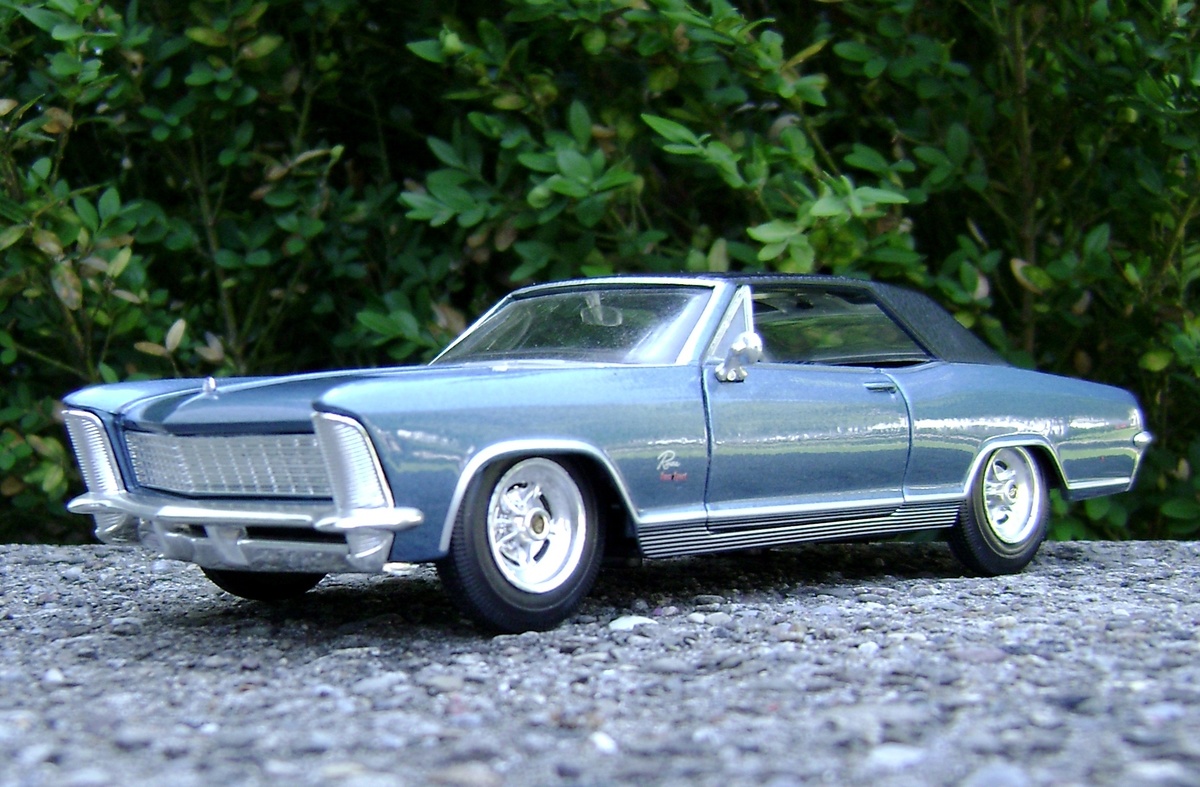 1 / 25 scale 1965 buick riviera gran sport