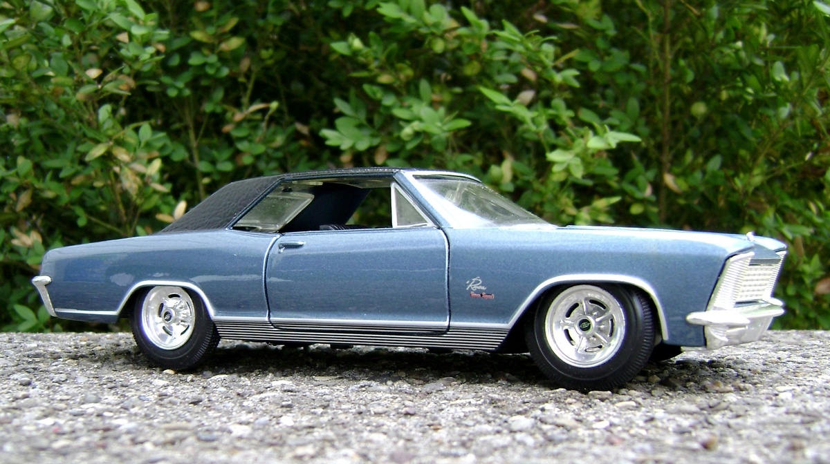 1 / 25 scale 1965 buick riviera gran sport
