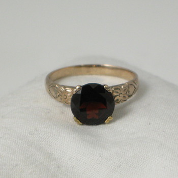 Round Garnet and Gold Ring - Fine Jewelry