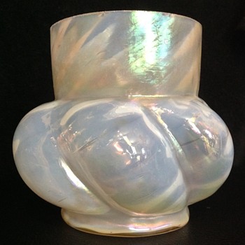 Bohemian striped iridescent rose bowl - Art Glass