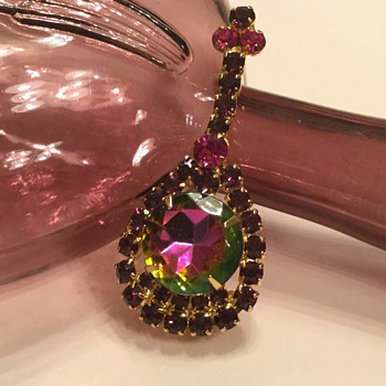 D & E MANDOLIN BROOCH... and the band plays on! - Costume Jewelry
