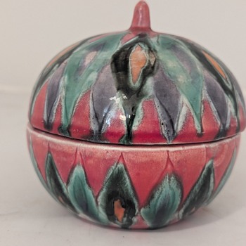 Schiavon lidded box - Pottery