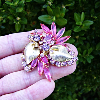 Verified Juliana gold leaf brooch - Costume Jewelry