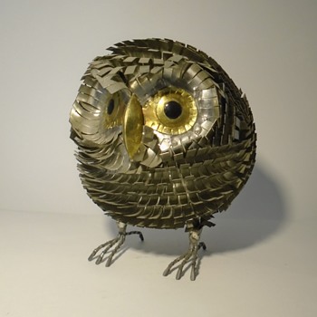 Large metal artisan-made 'puffy' owl sculpture - Animals