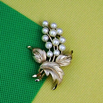 Trifari Gems Of The Sea Pin - Costume Jewelry