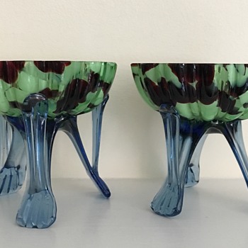 Pair of likely Welz uranium and oxblood pedestal foot bowls - unusual rim - Art Glass