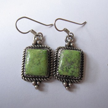 Carico Lake green turquoise or Gaspeite bought in New Mexico - Fine Jewelry