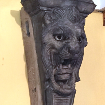 Lion terracotta keystone - Tools and Hardware