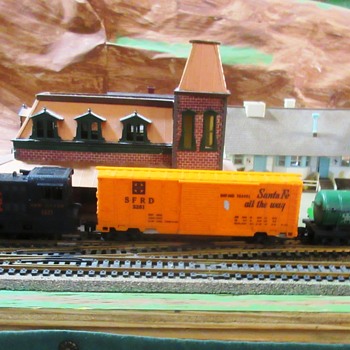 Marx HO set 16522, New Haven small freight with black loco and caboose. - Model Trains