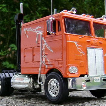 Peterbilt 352 Cabover Model Truck - Model Cars