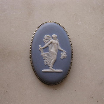 Wedgwood blue & white jasperware brooch - Fine Jewelry