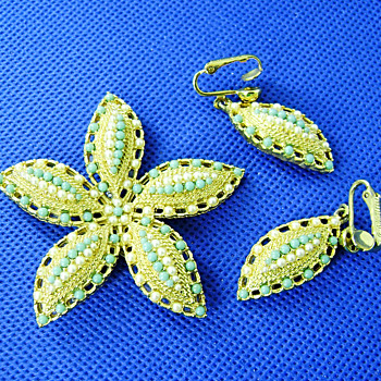 Sarah Coventry Ocean Star Brooch Set - Costume Jewelry
