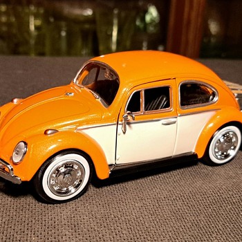 Motor Max 1966 Volkswagen Beetle 1/24 Scale - Model Cars