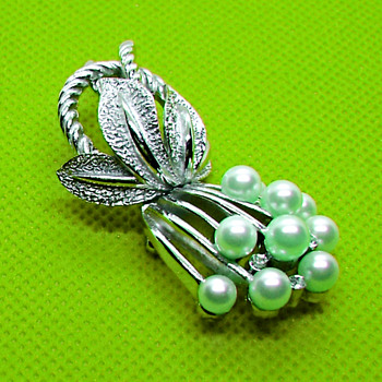 Trifari Posy Brooch - Costume Jewelry
