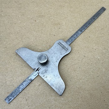 Union Tool Co. No. 330 90-Degree Angle Depth Gauge (ca. 1941-1953) - Tools and Hardware
