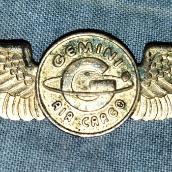 Vintage United State Gemini Air Cargo Johnson's Dayton Ohio Pilot Wing Badge - Medals Pins and Badges