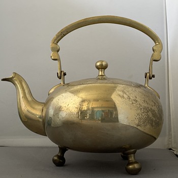 Vintage tea pot - China and Dinnerware