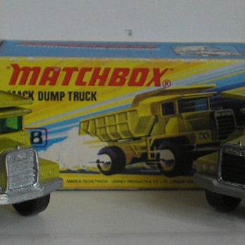 Matchbox 28 Mack dumptruck - Model Cars
