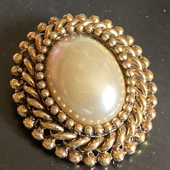 Vintage Brooch  - Costume Jewelry
