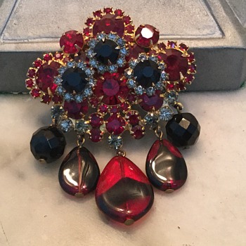 D & E RUBY RED & BLACK DIAMOND BROOCH...rare glass dangles! - Costume Jewelry