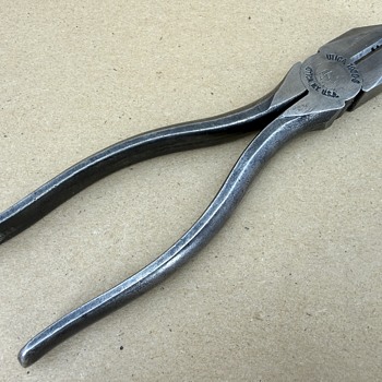 Utica Tool Co. TL-13-A Army Signal Corps Electrician Heavy-Duty Lineman's Pliers - Tools and Hardware