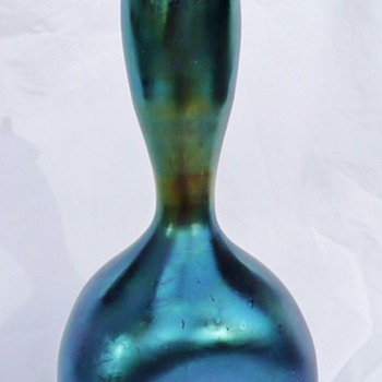 A Loetz 'Rubin Metall Iris' Vase from 1898. - Art Glass