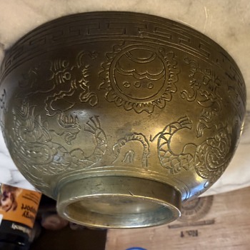 Bronze Chinese footed bowl - Asian