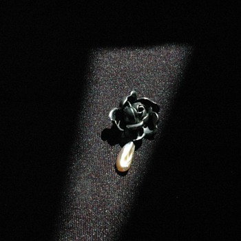 miniature roseflower silver & pearl pendant. circa 1900 - Fine Jewelry