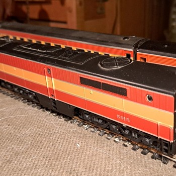 Athearn Alco PB-1 Southern Pacific Daylight Locomotive HO Scale - Model Trains