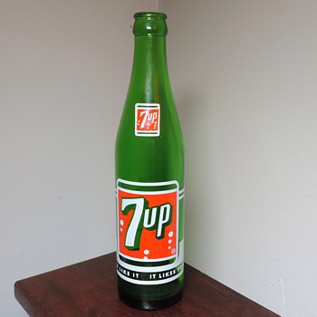 1964 7UP Soda Bottle ACL Anchor Hocking Glass Green 10 Ounces Collectible - Advertising