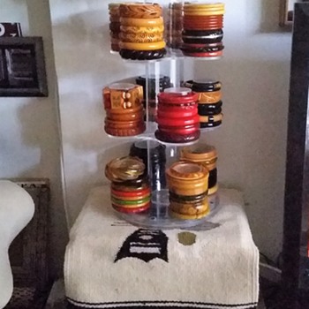 Is it worth it? $$$ Shipping (part 1): Lucite bracelet display - Costume Jewelry