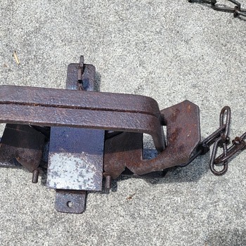 Montgomery's #3 Dogless Coil Spring Trap - Tools and Hardware