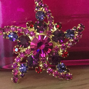 D & E STARFISH..from the sea life collection! - Costume Jewelry