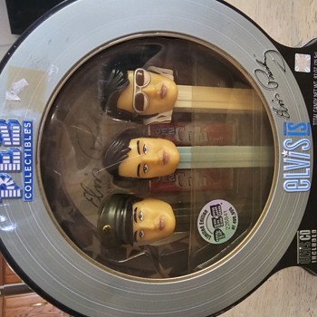 ? Elvis Presley Collectibles – Vintage Wall Art, CDs & PEZ Set