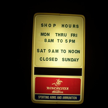 VINTAGE WINCHESTER GUN SHOP LIGHTED SIGN - Signs