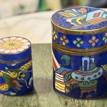 Small Chinese Cloisonne container with scholar's objects - Asian