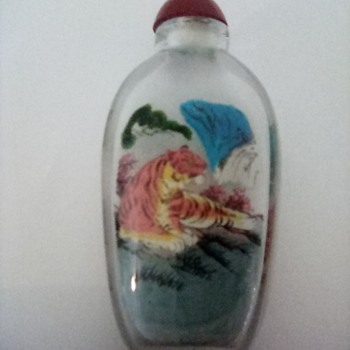 Tiger snuff bottle - Animals