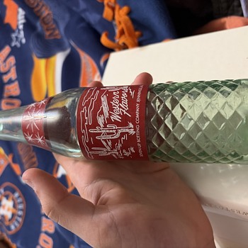 Vintage 7up bottle  - Advertising