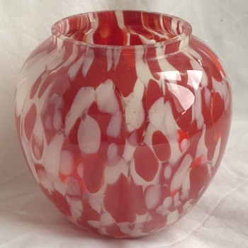 Red and white spatter glass bowl - Art Glass