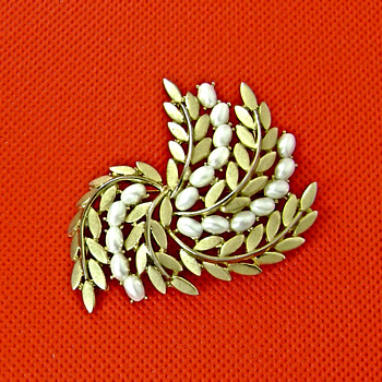 Trifari Sea Wreath Pin - Costume Jewelry