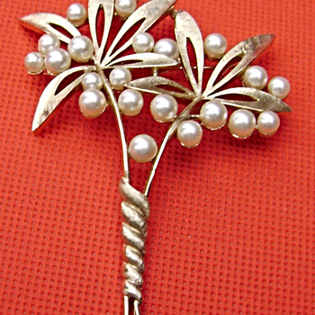 Crown Trifari Pearl Coconut Palm Tree brooch - Costume Jewelry