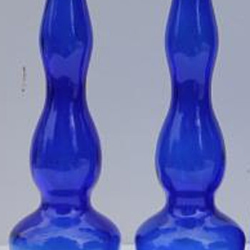 Blue bud vase marked USA - Glassware