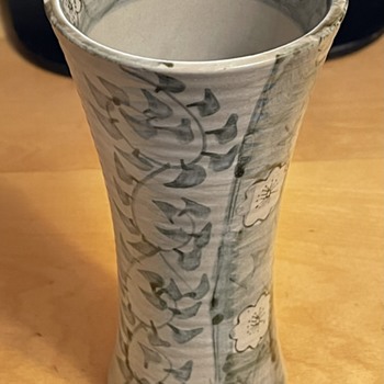 Japanese (?) ceramic vase with mixed karakusa/flower design - Asian