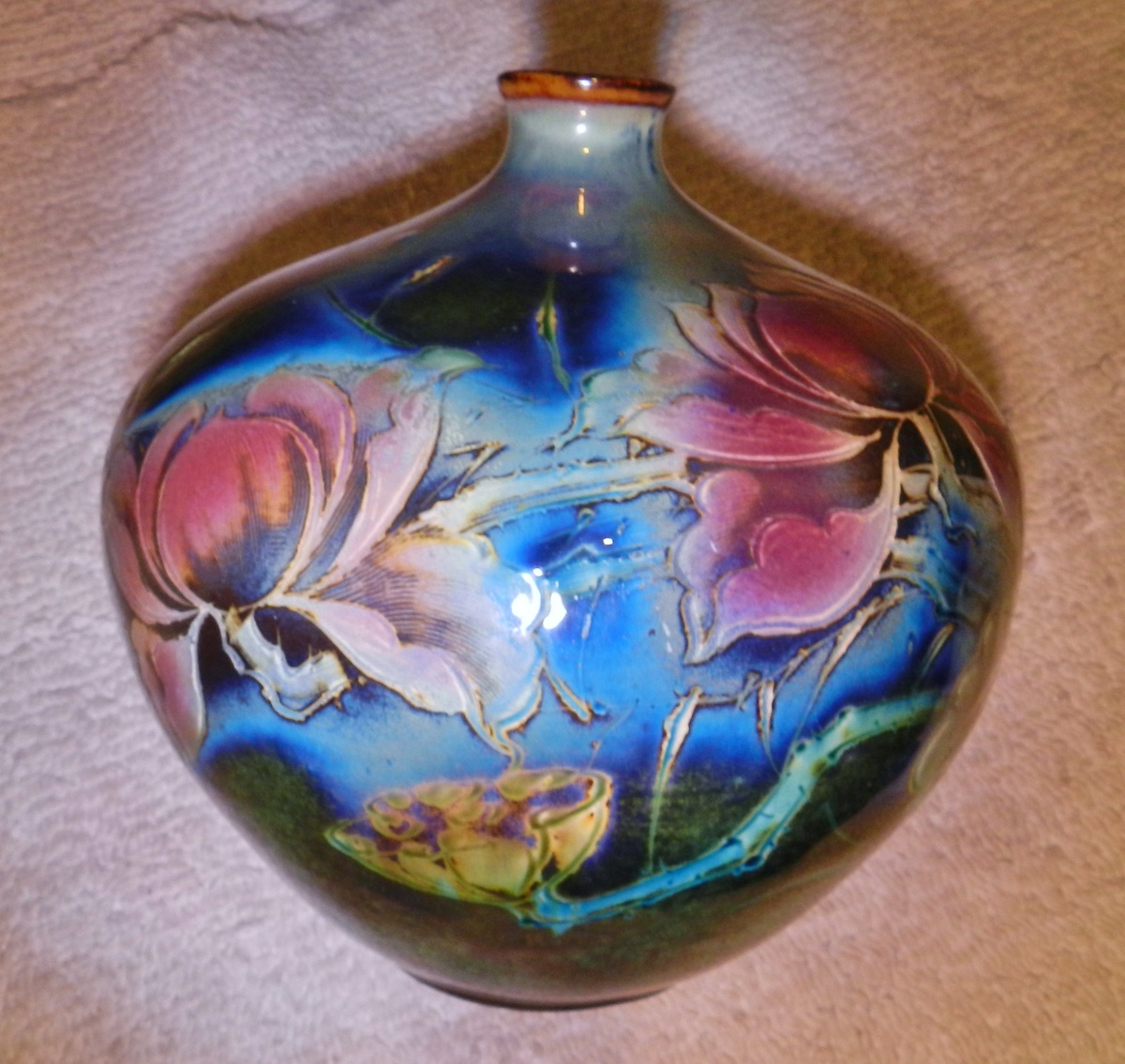 Vu Thang *Inrcediblly* Beautiful Vase From Vietnam Collectors Weekly