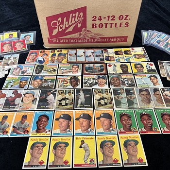 Schlitz Beer Case Packed With 2000+ High Grade 1950s Topps & Bowman Baseball Cards - Baseball