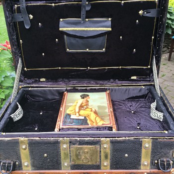 Brass banded Jenny Lind interior - Furniture