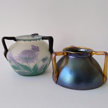 Lötz: Vessels with square bent handles from 1899. - Art Glass