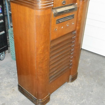 A Canadian Stewar Warner console - Art Deco