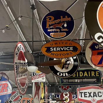 United Service Sign - Signs