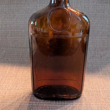 Amber Bottle possibly Seagrams Embossed bottle cap - Bottles
